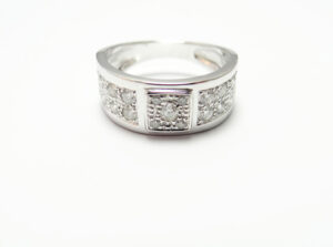 bague droite serti de diamants en or blanc 18 carats