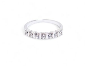 alliance demi tour avec des diamants ronds en sertie barrettes bague de mariage