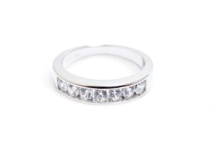 alliance diamants rond serti en rails monture or blanc 750 bague de mariage