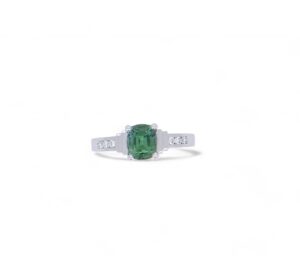 bague en or blanc 18 carats serti de diamant sur le corps et une tourmaline verte taille coussin au centre