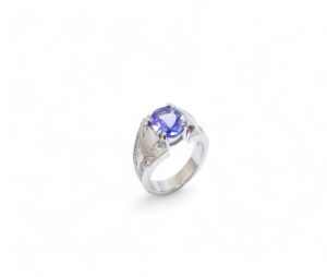 bague tanzanite ovale et diamants en or blanc