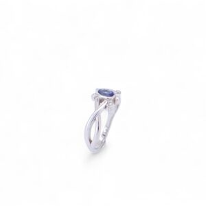 bague en or blanc 18 carats avec des diamants et un saphir de ceylan en forme de tortue