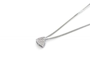 pendentif triangle pavage diamants en or blanc 18 carats avec chaine gourmette en vente