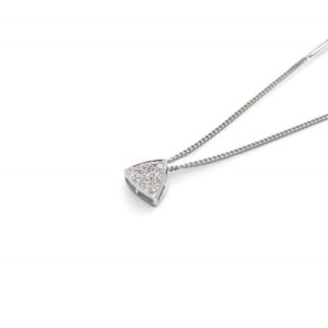 pendentif triangle pavage diamants en or blanc 18 carats avec chaine gourmette en vente